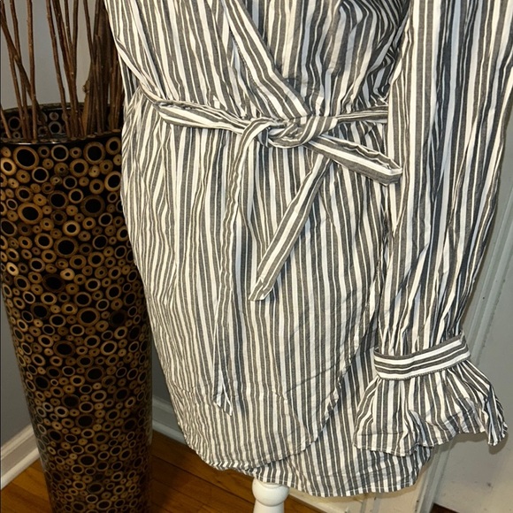 Striped Women's Wrap Jacket - Picture 10 of 10